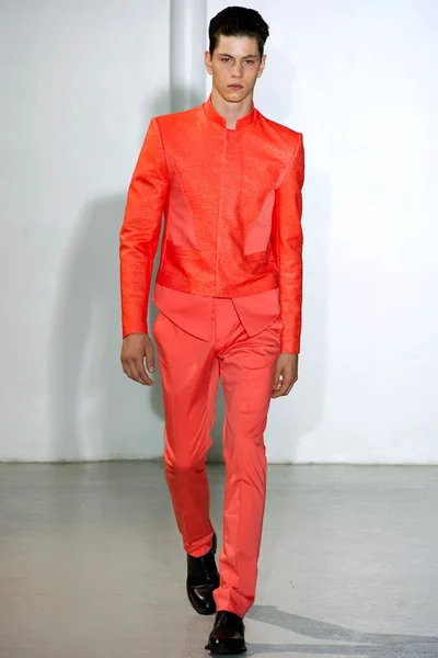 Look 10